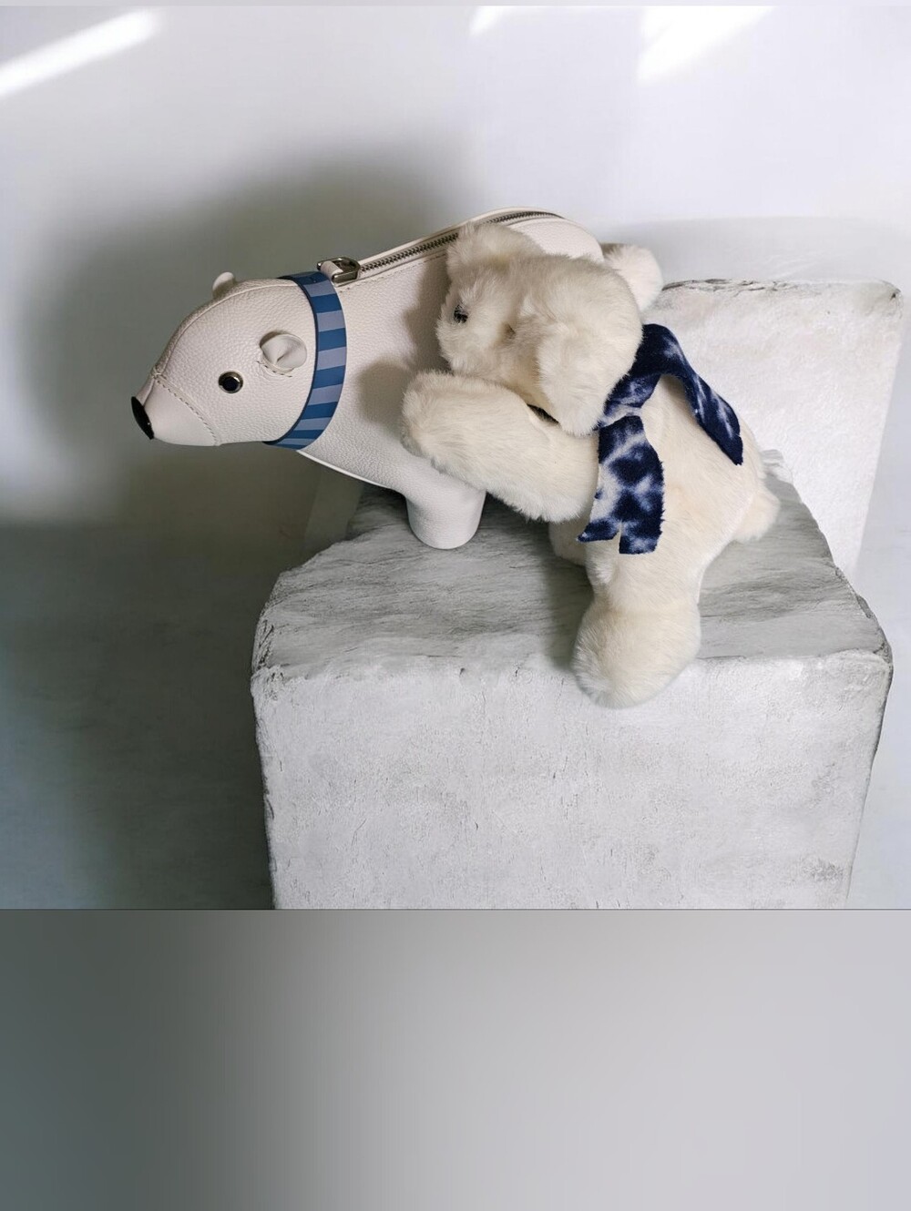 Kate Spade Artic Friends White Polar Bear Novelty Crossbody Bag & Mini Bear - Picture 7 of 16
